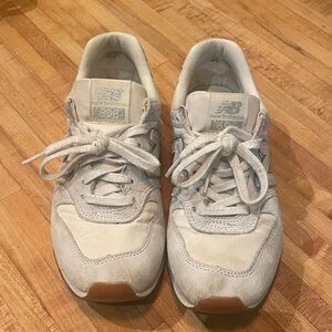 New Balance White/Gray/Silver athletic lifestyle vintage sneakers